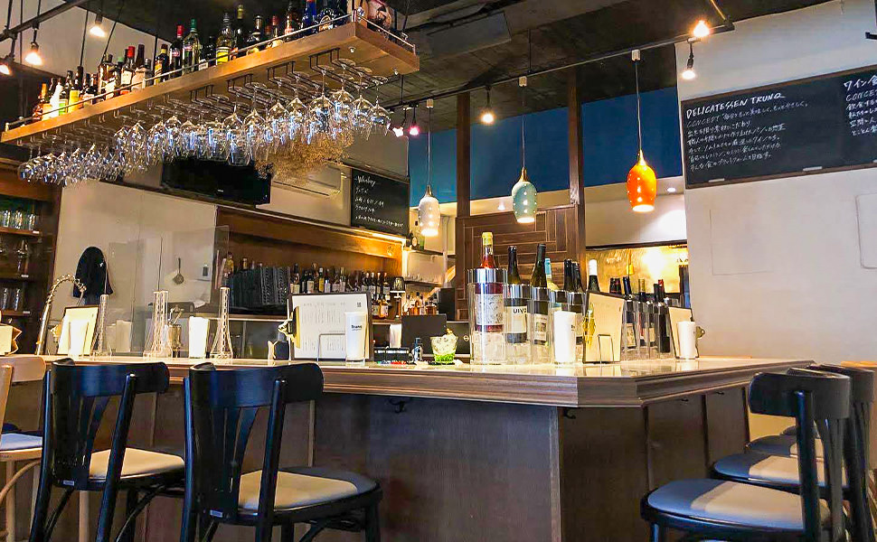 ワイン食堂トランクの久茂地店内観