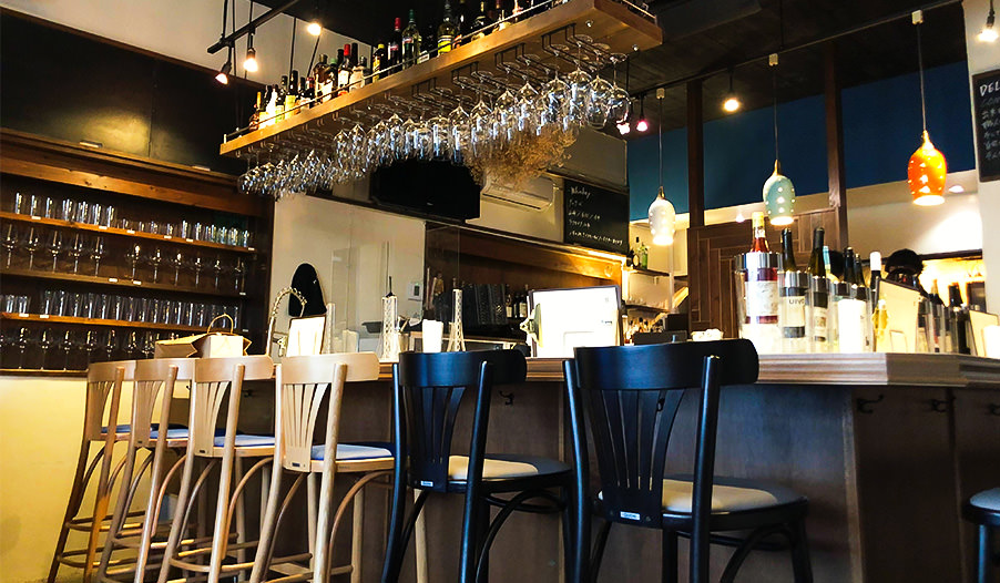 久茂地店のカウンター席