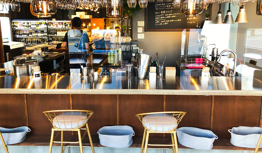 小禄店のカウンター席